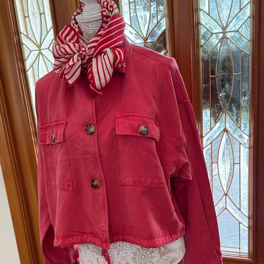 CROPPED JACKET WATERMELLON RED LIKE NEW SIZE LARGE